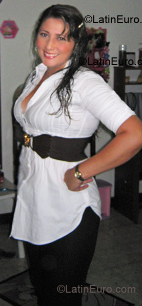 Date this tall Colombia girl Yuly Viviana from Cali CO5230