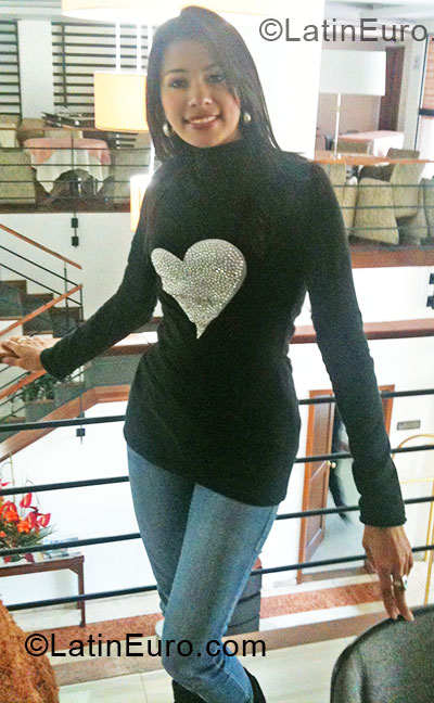 Date this charming Colombia girl Paola from Villavicencio CO7313
