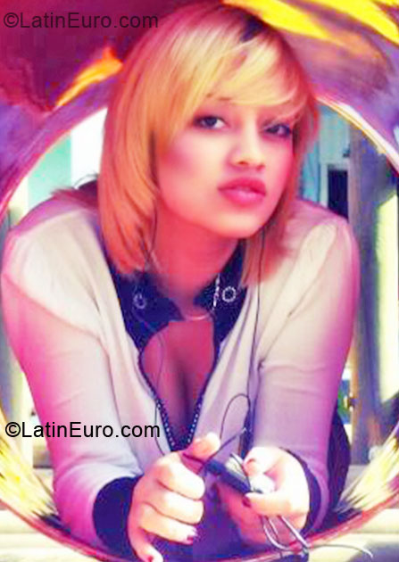 Date this sensual Colombia girl Leidi from Medellin CO5297