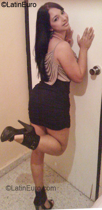 Date this tall Dominican Republic girl Leidy from Moncion DO5323