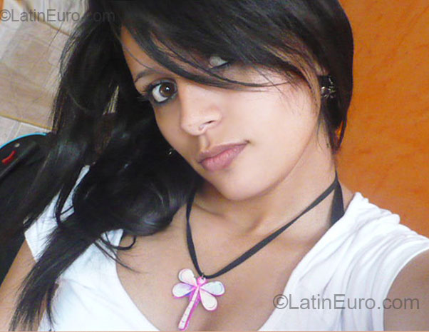 Date this stunning Colombia girl Maria Fernanda from Bogota CO5337