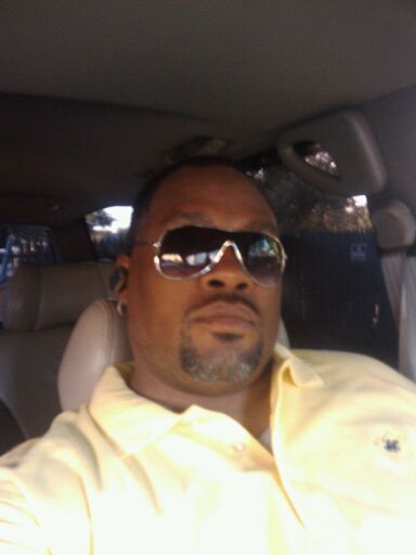Date this cute United States man Tbone from Monhans US7861