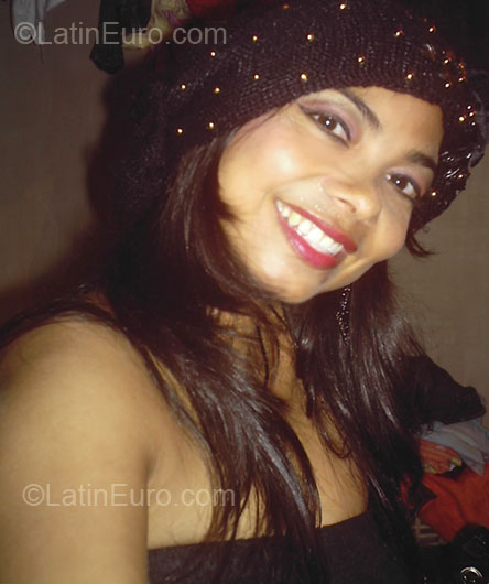 Date this sensual Colombia girl Mirelvis from Barranquilla CO7126