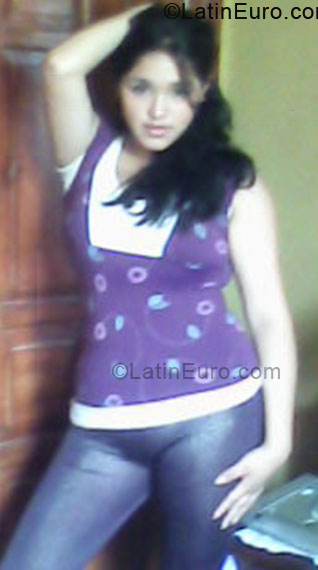 Date this charming Ecuador girl Karen from Quito EC40