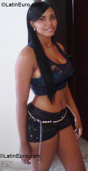 Date this good-looking Dominican Republic girl Yoharilis from Santo Domingo DO5831