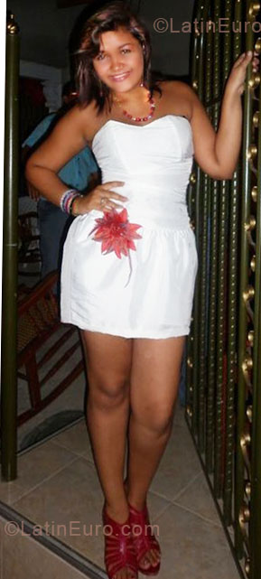 Date this happy Colombia girl Luisa Carolina from Sincelejo CO5398