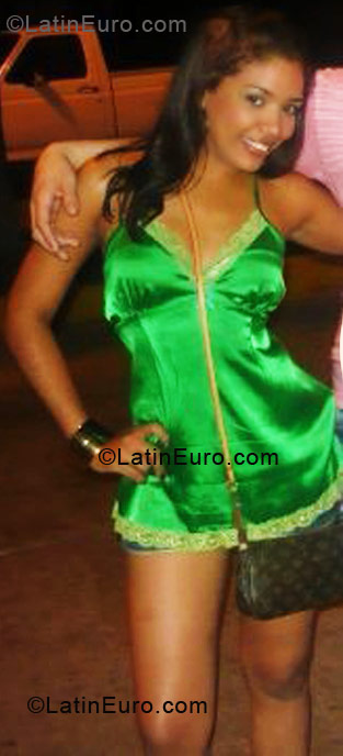 Date this nice looking Colombia girl Margarita from Cartagena CO7543