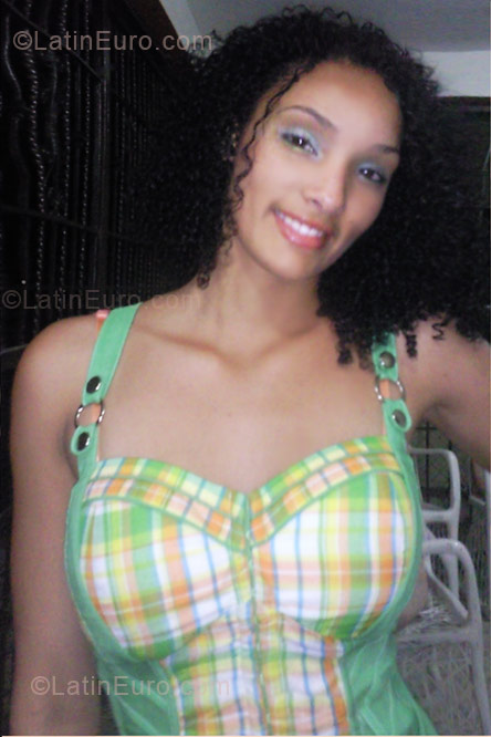 Date this delightful Dominican Republic girl Leidy from Jarabacoa DO5409