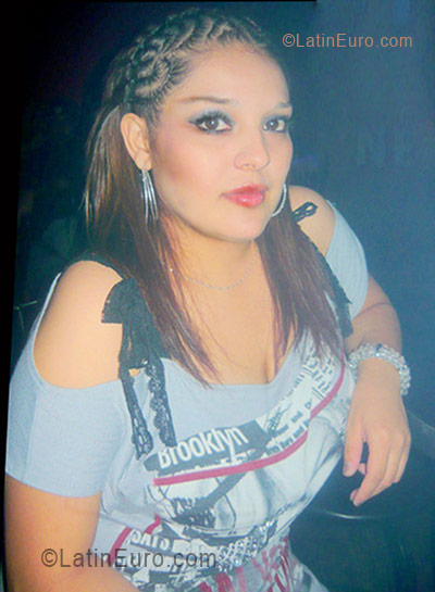 Date this beautiful Mexico girl Veronica from Monterrey MX244