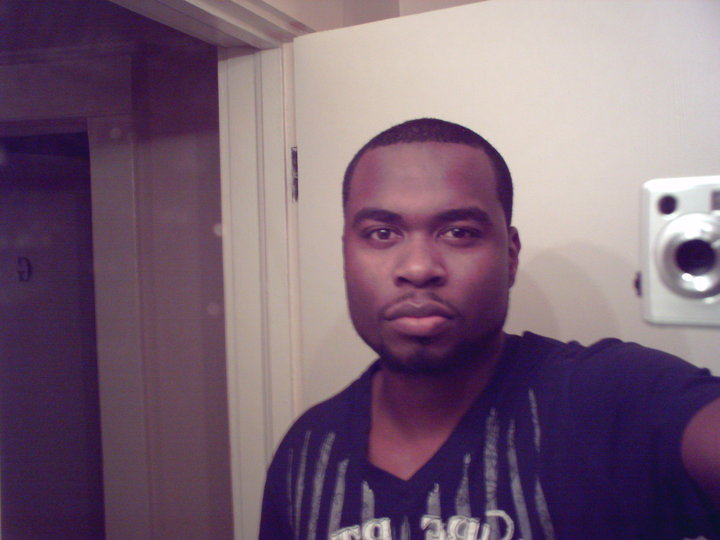 Date this nice looking United States man Larry from Greensboro US7990