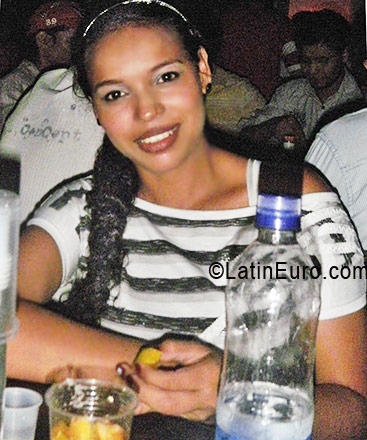 Date this happy Colombia girl Yoshira from Arauca CO5472