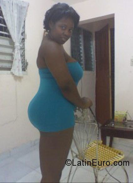 Date this beautiful Dominican Republic girl Bernaldina from Santo Domingo DO5465