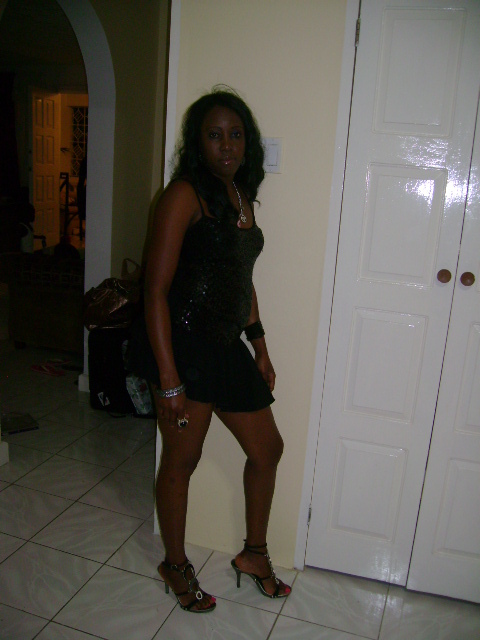 Date this foxy Jamaica girl Mona from Jamaica GB430