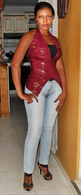 Date this charming Colombia girl Yenny from Cali CO5516