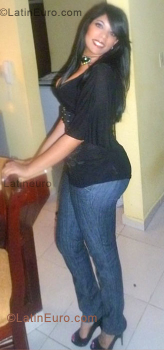 Date this happy Dominican Republic girl Carina from Santiago DO5512