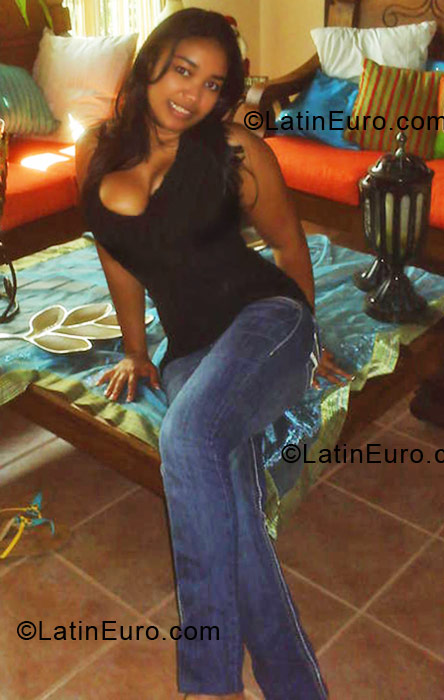 Date this athletic Dominican Republic girl Erika from Jarabacoa DO5513
