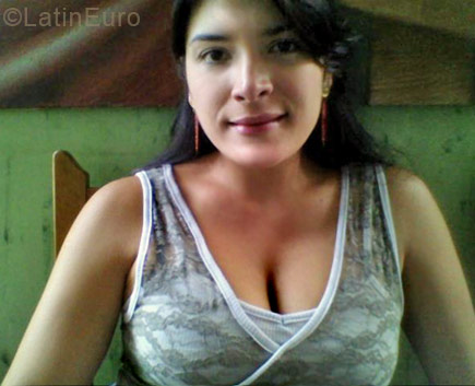 Date this attractive Colombia girl Katerine from Cali CO5535