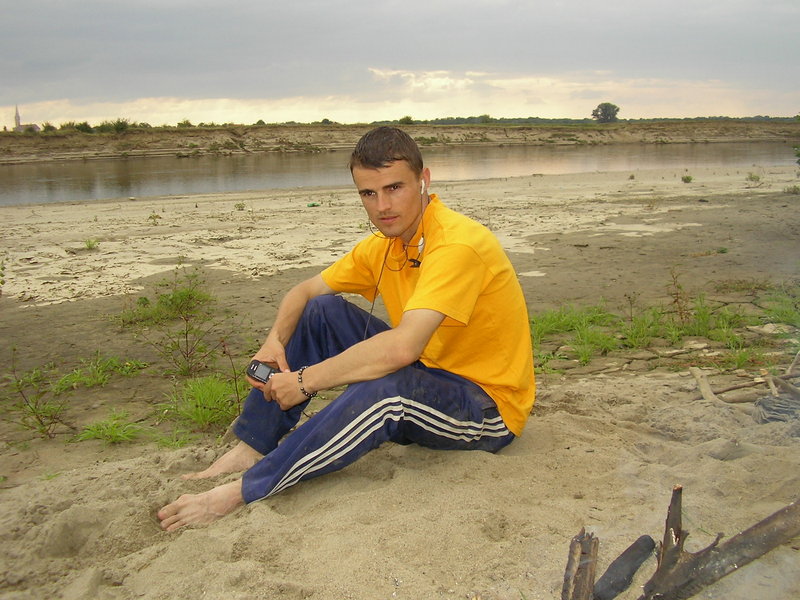 Date this gorgeous Romania man Adamus from Arad RO27