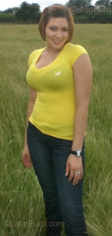 Date this cute Dominican Republic girl Darlenys tavare from Santiago DO5621
