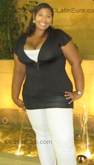 Date this beautiful Colombia girl Aillen from Cartagena CO5626