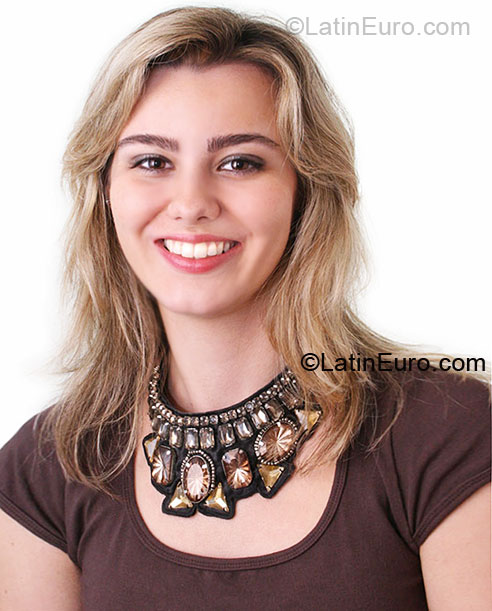 Date this sultry Brazil girl Fernanda from Muriae BR4108