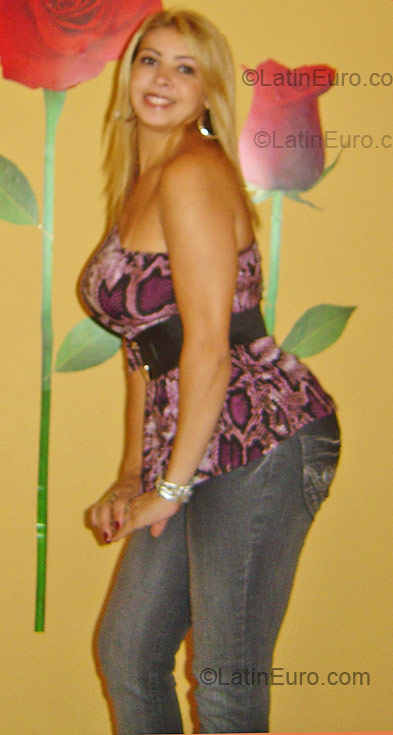 Date this cute Brazil girl Adriana from Rio De Janeiro BR4175