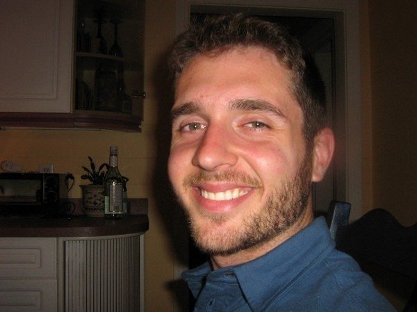 Date this charming United States man Kim from S. Chrluston US8423