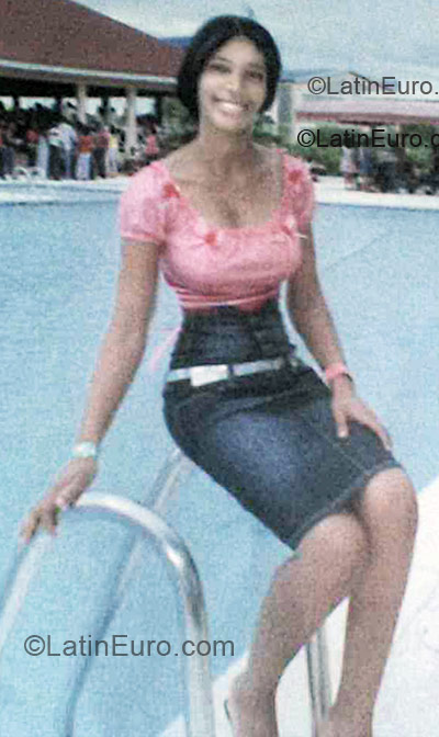 Date this good-looking Dominican Republic girl Anyisantana from Santo Domingo DO5751
