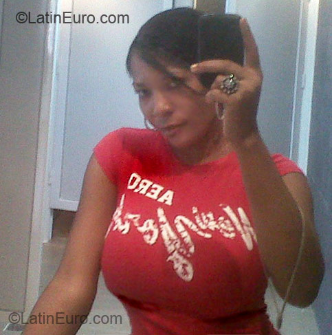 Date this hard body Dominican Republic girl Yans from Santo Domingo DO7083