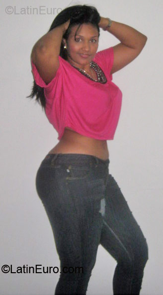Date this attractive Colombia girl Henarys from Barranquilla CO5852