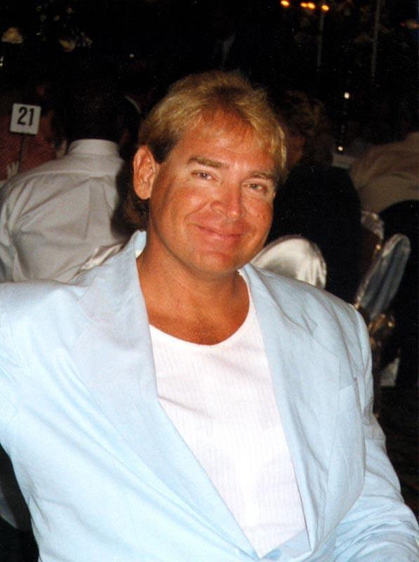 Date this beautiful United States man Hawaiiborn from Honolulu US8520