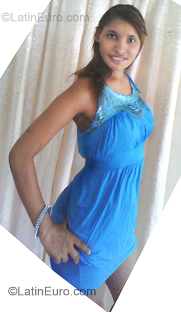 Date this hot Dominican Republic girl Yesica from Santo Domingo DO5904