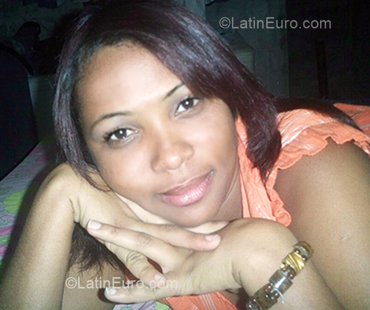 Date this happy Dominican Republic girl Yovanka from Santo Domingo DO5910