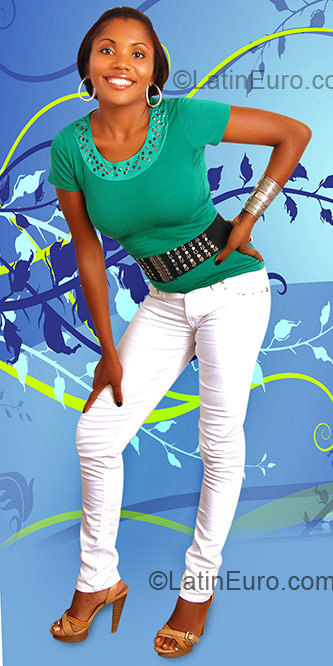 Date this attractive Dominican Republic girl Cinthia from Samana DO5938