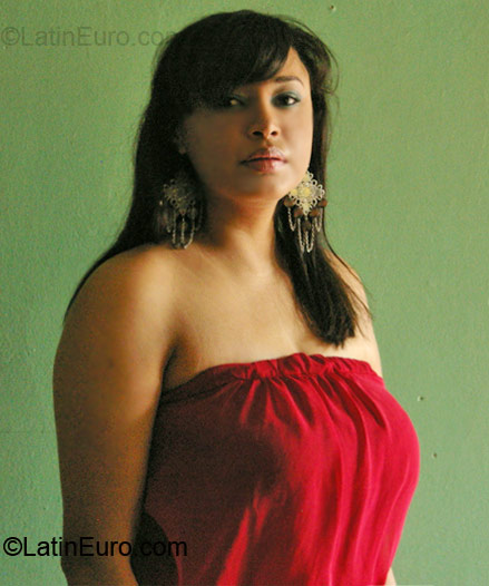 Date this voluptuous Honduras girl Julissa sequeira from La Ceiba HN269
