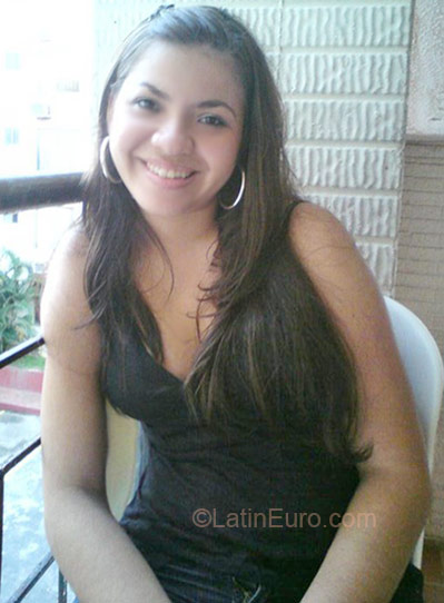Date this foxy Colombia girl Paola from Barranquilla CO5938