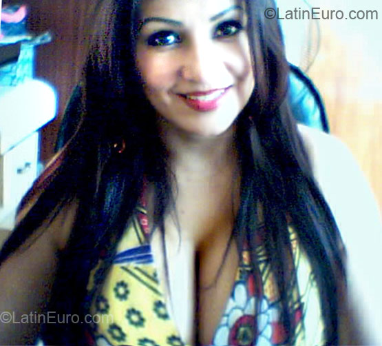 Date this voluptuous Venezuela girl Elsa from Merida VE49