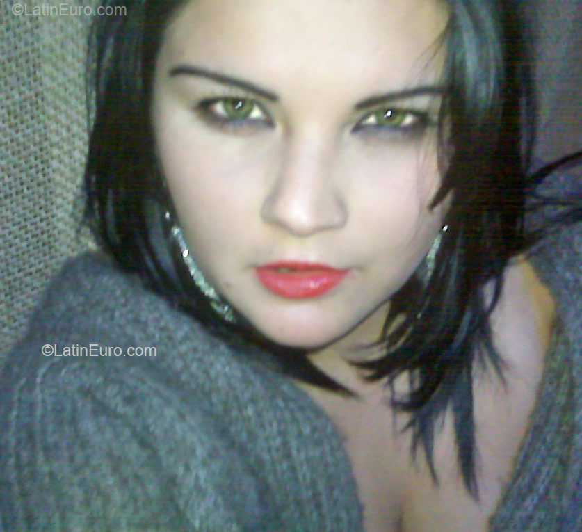 Date this charming Colombia girl Johana from Bogota CO5974