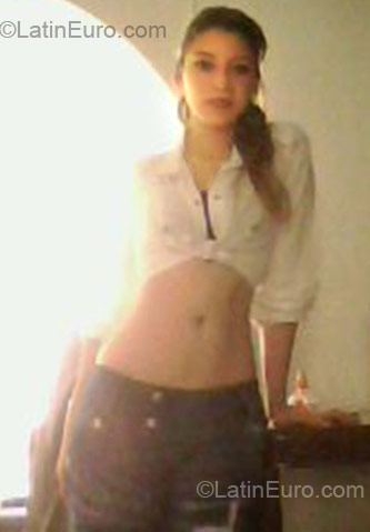 Date this good-looking Colombia girl Laura from Armenia CO5999