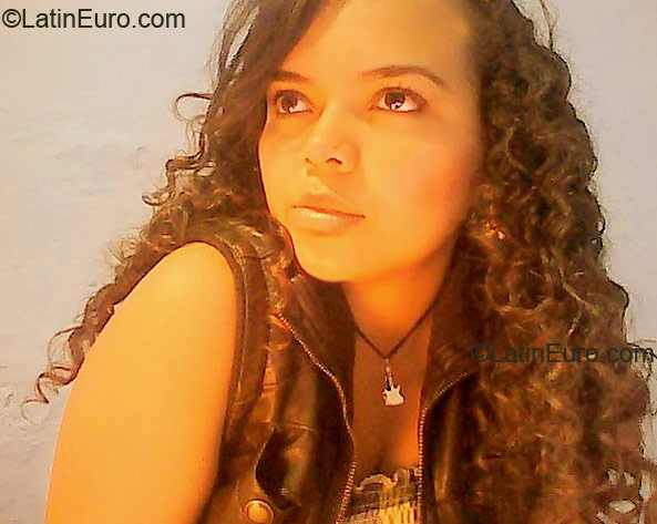 Date this delightful Colombia girl Paola from Cali CO6007