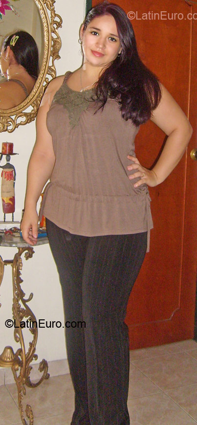 Date this exotic Colombia girl Andrea from Cali CO9421