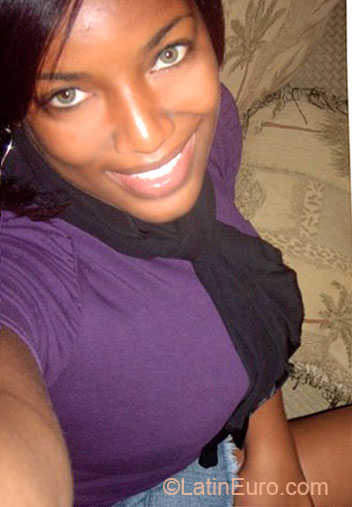 Date this foxy Dominican Republic girl Leticia from Santo Domingo DO6084