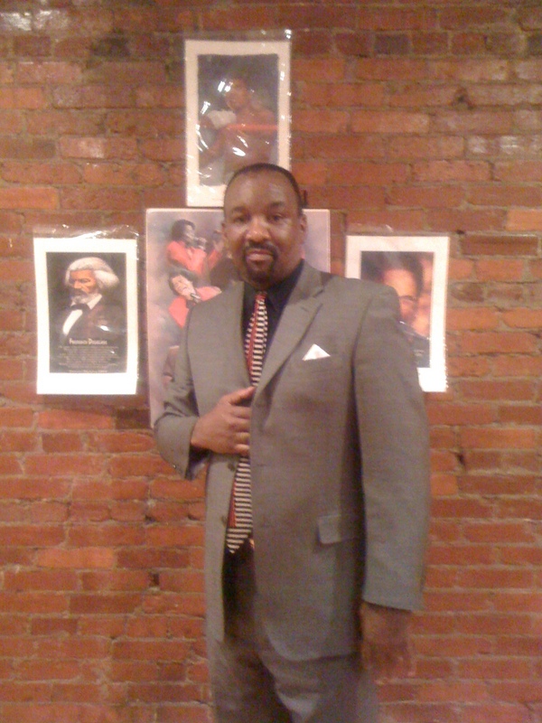 Date this pretty United States man Thomas from Philadelphia US8639