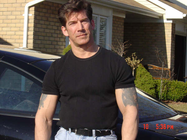Date this happy Canada man Mrfitness from ETOBICOKE CA340