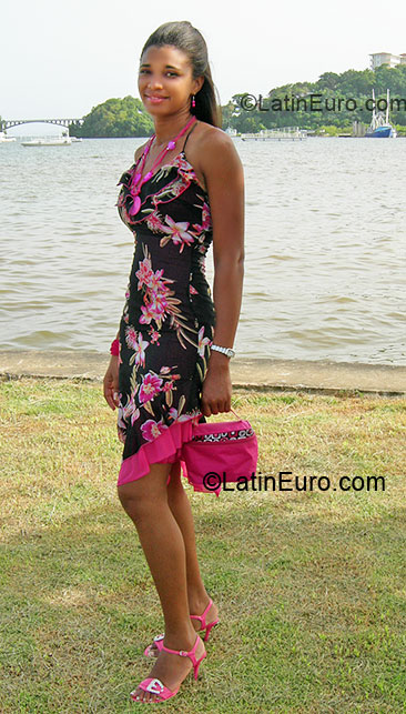 Date this pretty Dominican Republic girl Tania from Santo Domingo DO6186