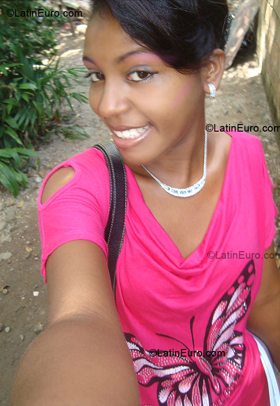 Date this beautiful Dominican Republic girl Yessica from Santo Domingo DO6195