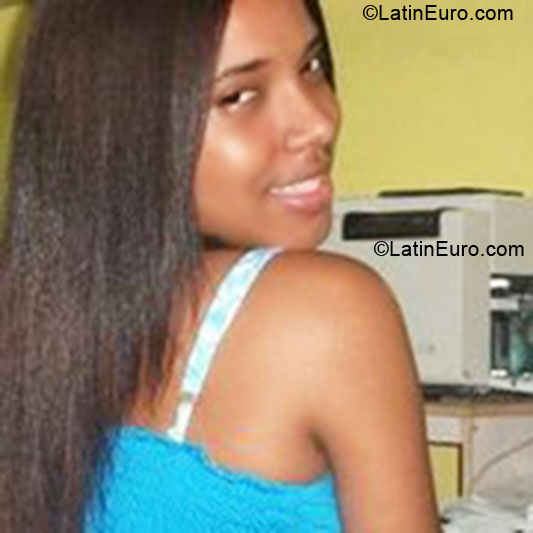 Date this athletic Dominican Republic girl Yenderly from Santo Domingo DO6196
