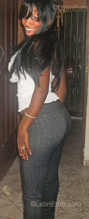 Date this good-looking Dominican Republic girl Sorandy from Santo Domingo DO6253
