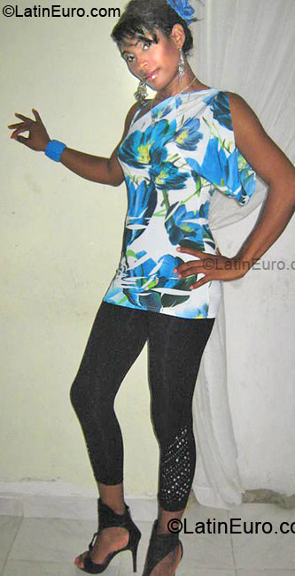 Date this funny Dominican Republic girl Veroni from Santo Domingo DO6299