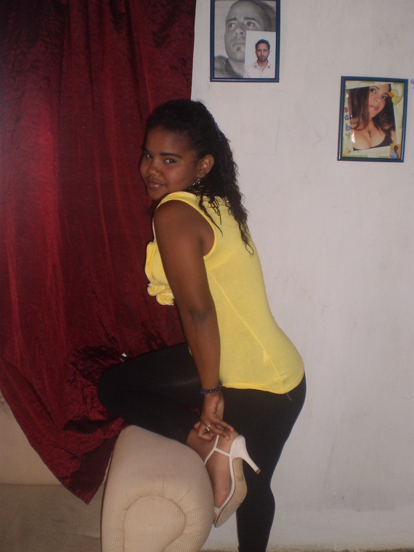 Date this athletic Dominican Republic girl Alexandra from La Romana DO6405
